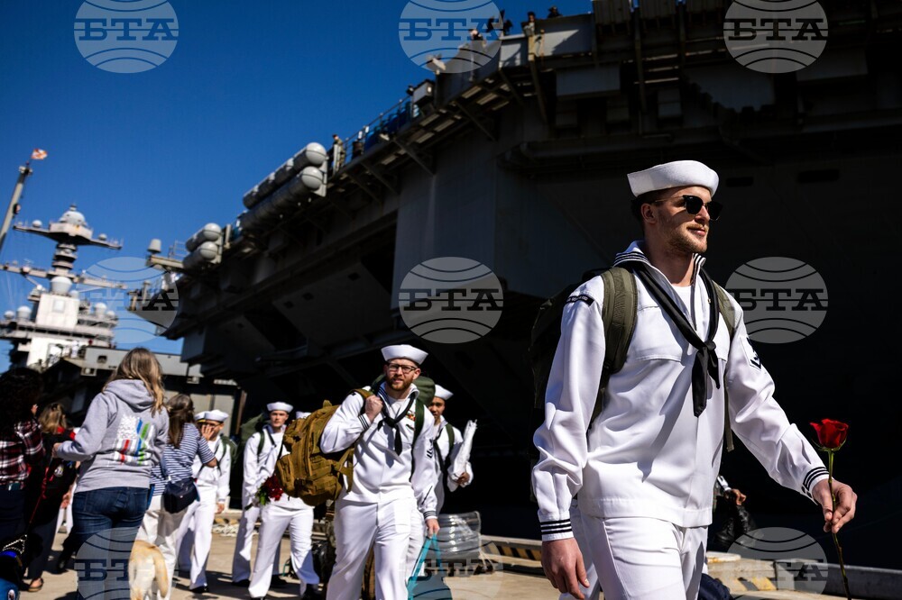 APTOPIX US Military Aircraft Carrier Homecoming
