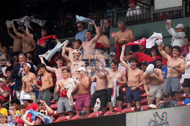 Royals Cardinals Shirtless Fans Baseball
