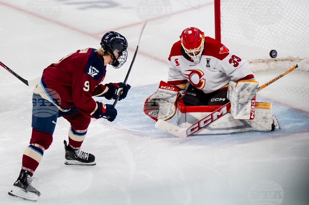 PWHL Charge Victoire Hockey