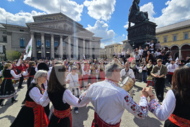Германия - „Голямото българско хоро“ - фолклорна инициатива