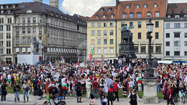Bulgarian Dancers from 21 Countries Take Part in Great Bulgarian Horo Initiative in Munich