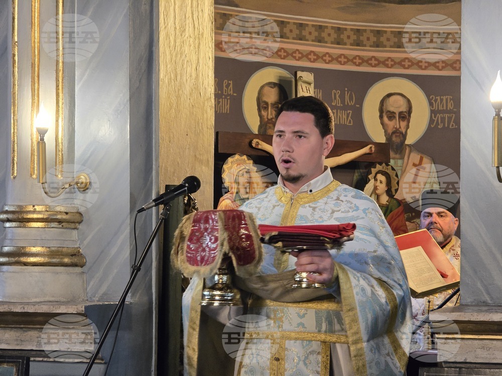 Църквата ни напомня, че има два вида слепота – физическа и духовна, каза отец Иван в плевенския храм "Света Параскева"