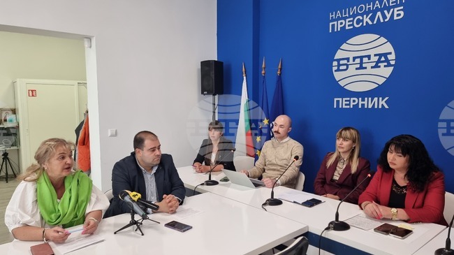 Дискусия, част от инициативата „Приеми ме“, събра представители на институции, духовници и приемни родители в пресклуба на БТА в Перник