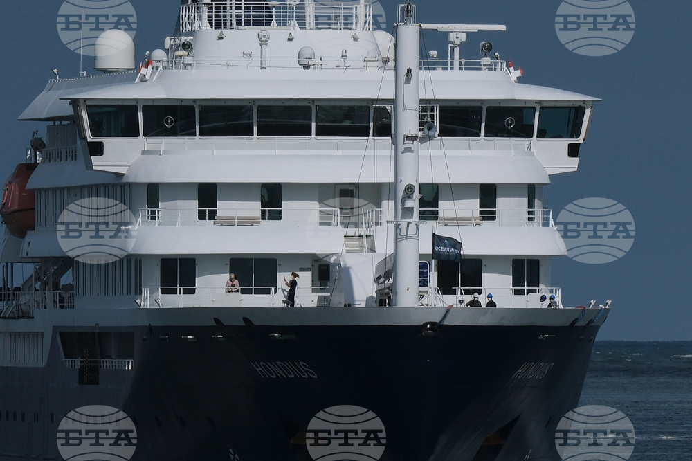 APTOPIX Netherlands Hantavirus Ship