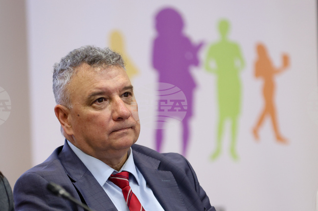 Предразсъдъците по отношение на жените във властта за България отдавна са преодолени, смята ректорът на УНСС проф. Димитър Димитров