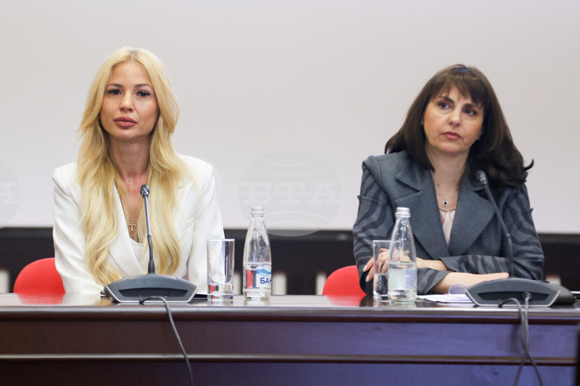 България се гордее със силно участие на жените в политиката, заяви социалният министър Наталия Ефремова 