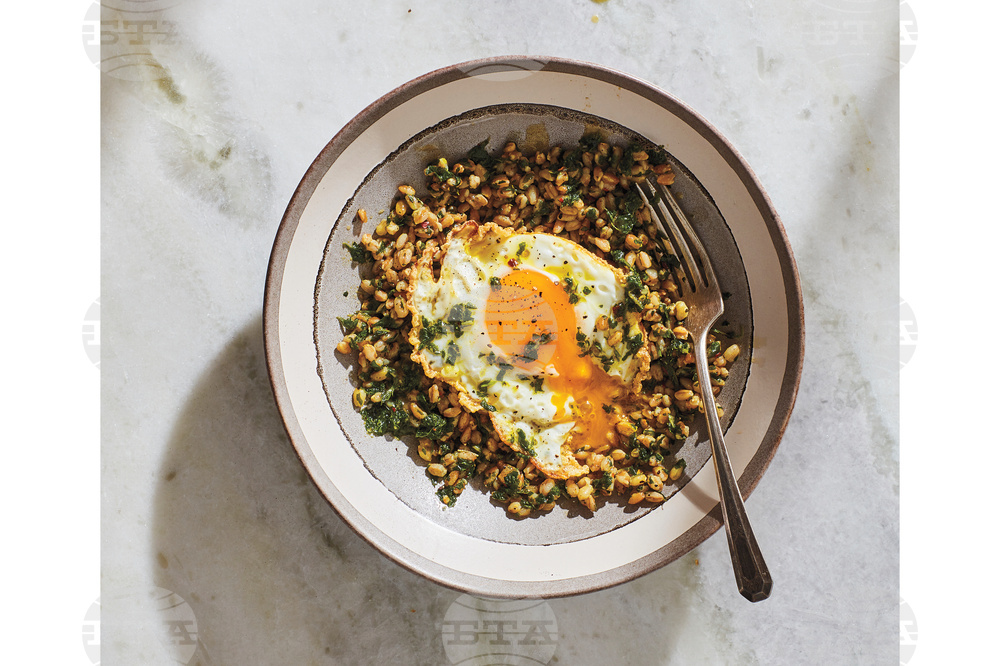 Food-Voracious-Greens-Grains-Fried Egg