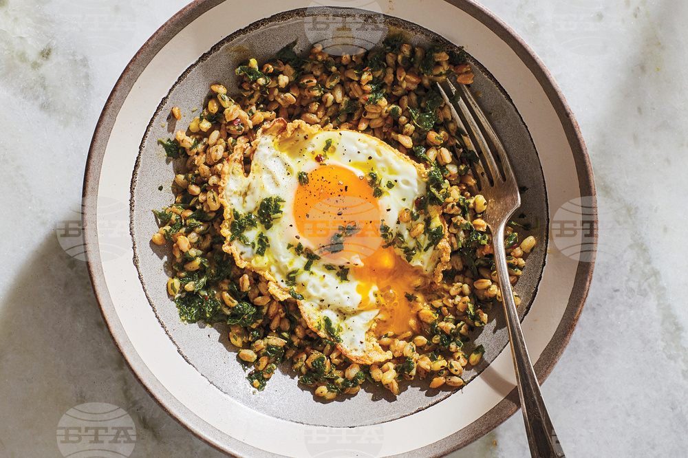 Food-Voracious-Greens-Grains-Fried Egg