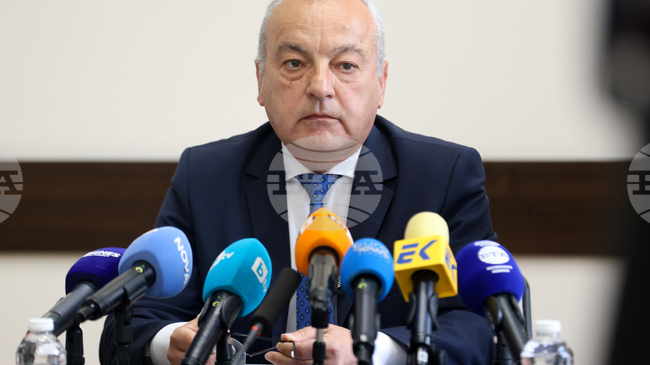 Премахват се автоматичните механизми за увеличаване на заплатите в публичния сектор, каза министърът на финансите Гълъб Донев