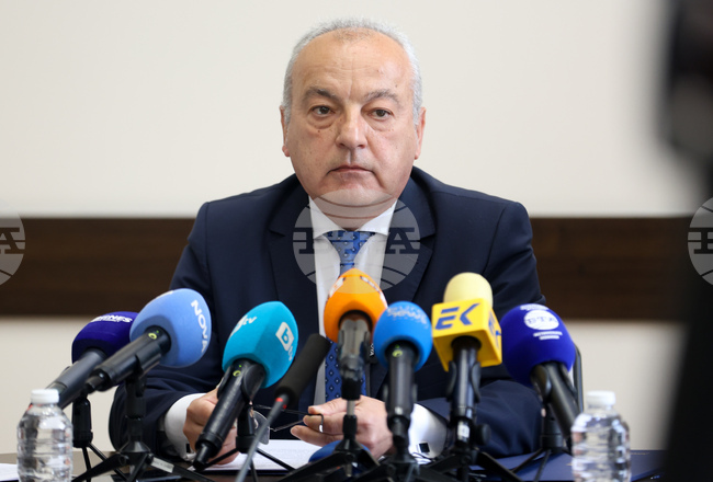 Премахват се автоматичните механизми за увеличаване на заплатите в публичния сектор, каза министърът на финансите Гълъб Донев