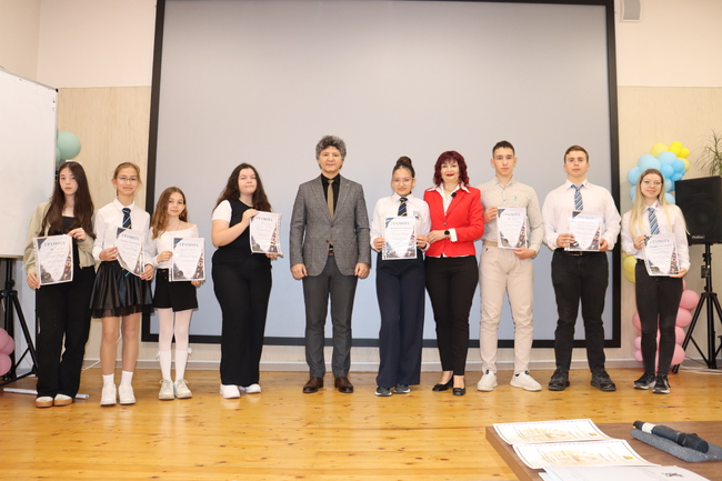 Наградиха победителите в VI Регионален ученически фотоконкурс за снимка с послание на тема „Емоции в кадър“