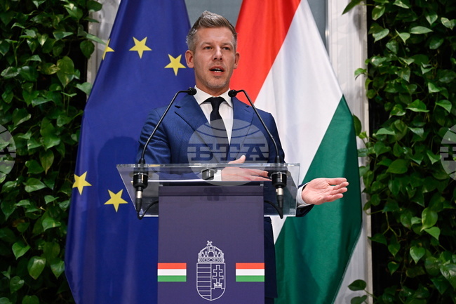 Новият унгарски премиер Мадяр намали заплатата си наполовина 