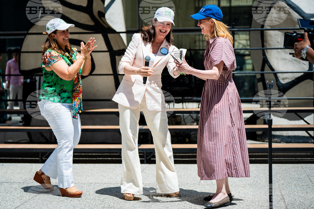 Sing for Hope Pianos NYC: 2026, Pianos on the Plaza