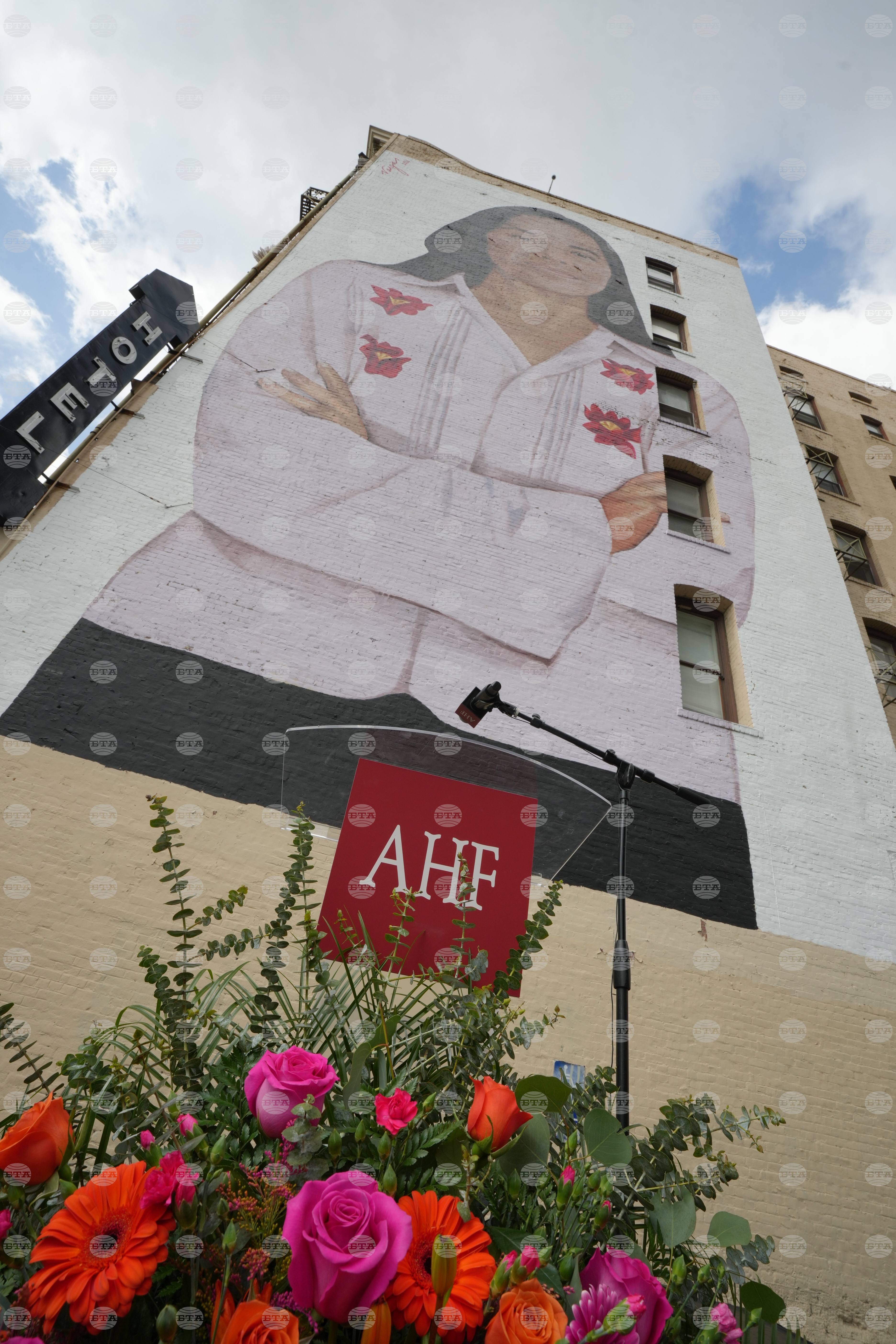 Joyful Crowd Celebrates Dolores Huerta as AHF’s Robert Vargas Mural Unveiled