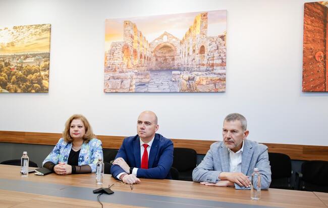 Министър Илин Димитров ще работи България да има специализиран представител по въпросите на туризма в Румъния