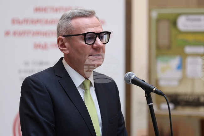 Бюджетът за култура не се намалява с 10%, става въпрос за административна реформа, каза министър Евтим Милошев