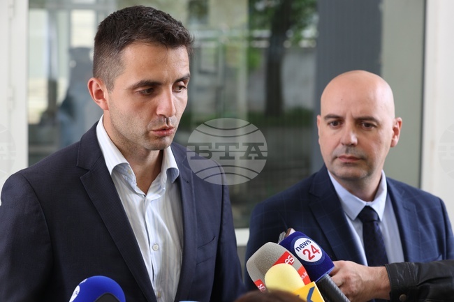 Двама криминално проявени са обвинени за кражба на 100 хил. евро от метална каса на автокъща в Банкя