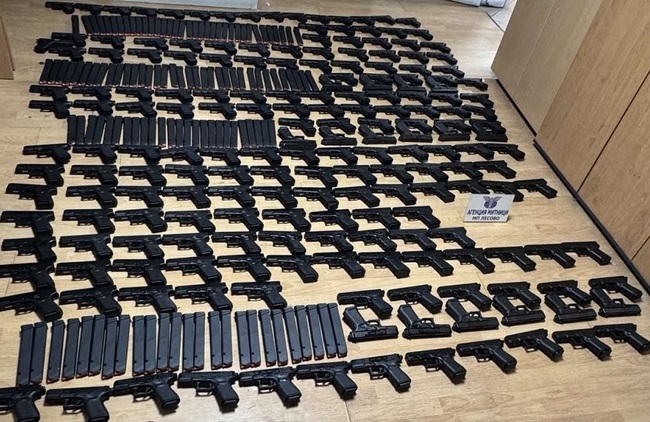 Customs Officers at Lesovo Checkpoint on Border with Turkiye Seize 198 Smuggled Guns