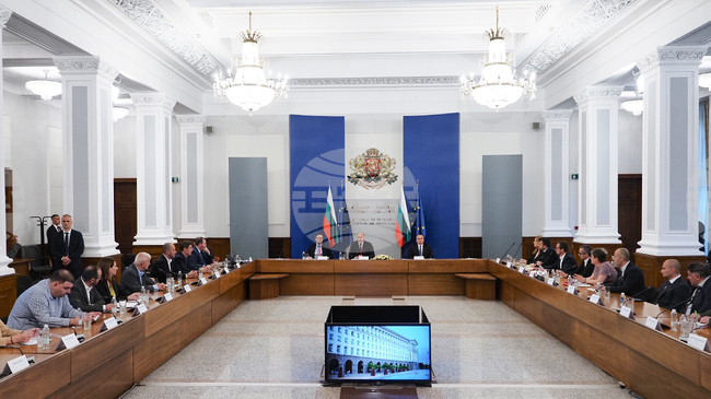 След години на труден диалог се създават условия за рационални решения за цените на храните, каза премиерът пред представители на търговските вериги