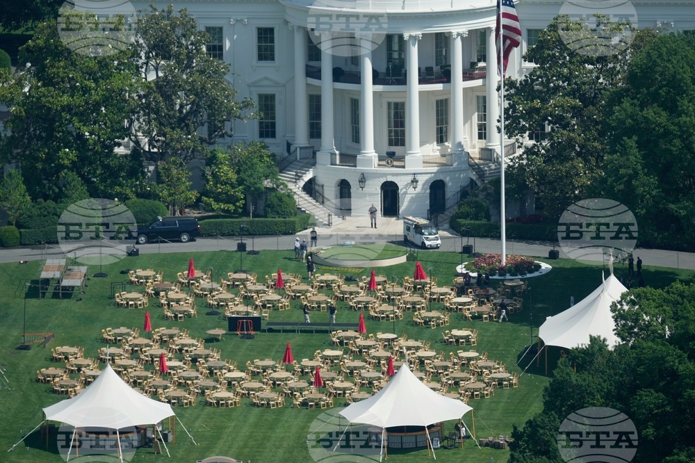 Trump South Lawn