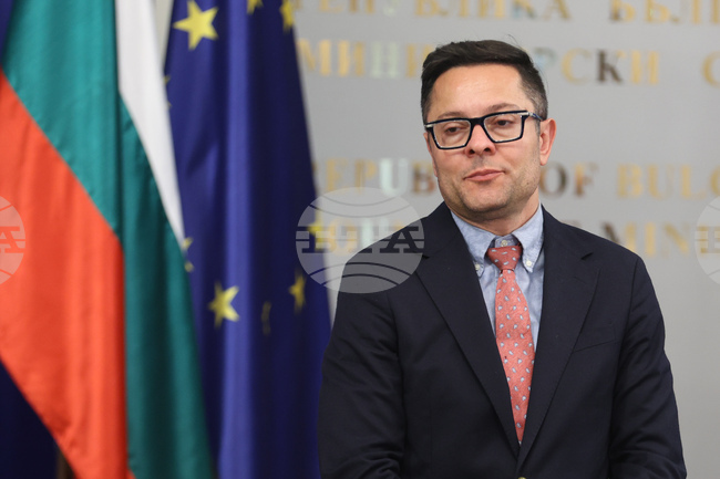 Изпълнителният директор на Държавната консолидационна компания запазва поста си, съобщи икономическият министър