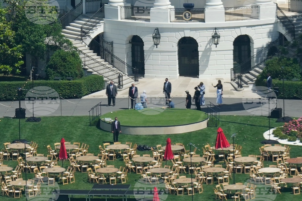 Trump South Lawn