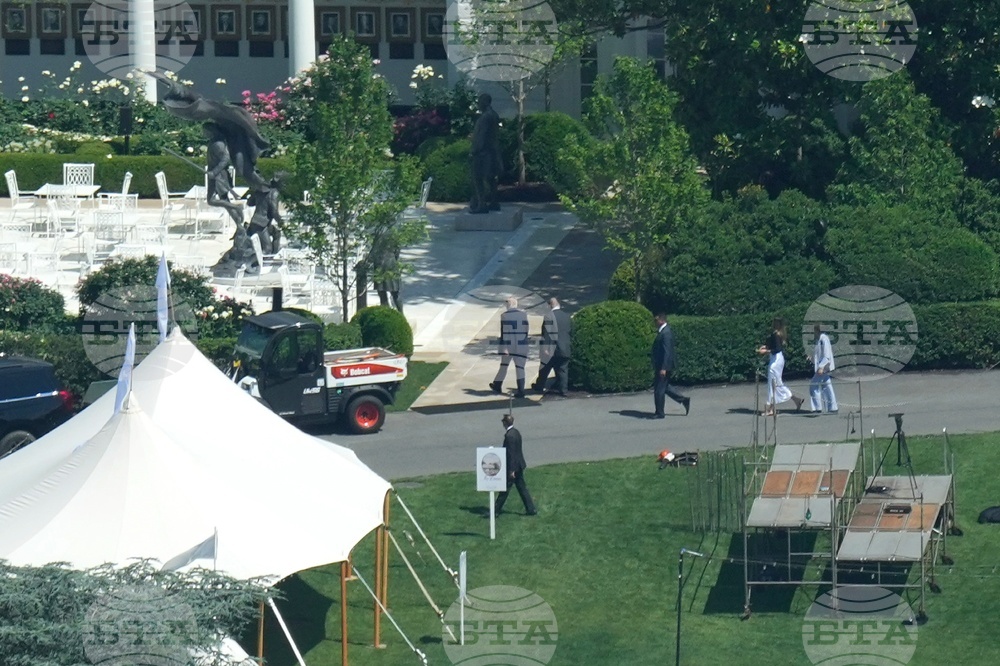Trump South Lawn