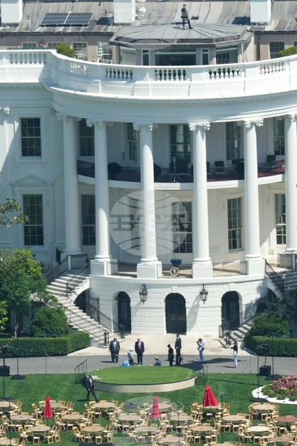 Trump South Lawn