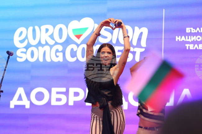 Моята мечта винаги е била да обединявам хората, благодаря, че сбъдвате мечтите ми, каза Дара на концерта в нейна чест в София