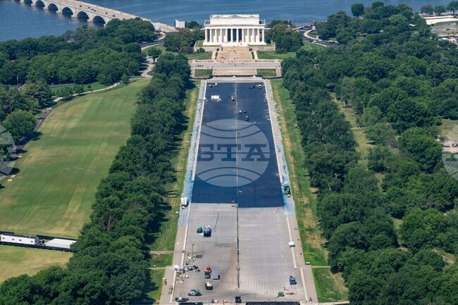 APTOPIX Lincoln Memorial Reflecting Pool
