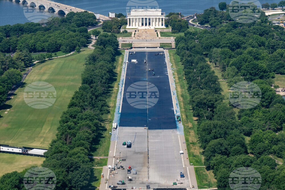 APTOPIX Lincoln Memorial Reflecting Pool