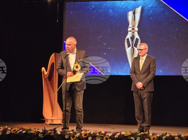 Artists in All Fields Honoured at Golden Quill Award Ceremony 