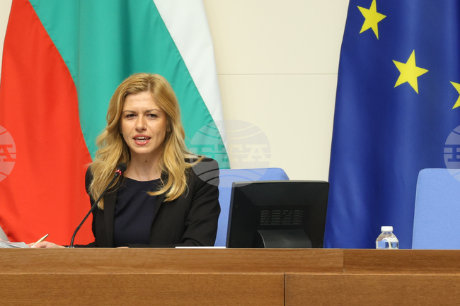 Председателят на парламента Михаела Доцова поздрави българските мюсюлмани за празника Курбан Байрам 
