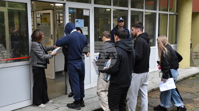 На матурата по български език и литература в област Хасково се явиха 1412 зрелостници