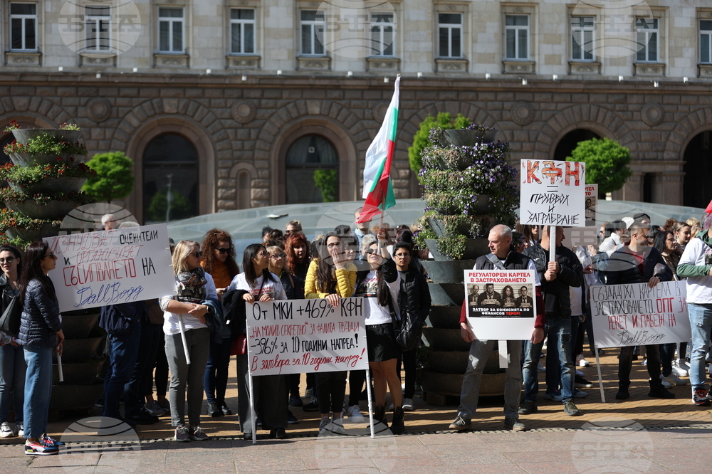 Застрахователна компания - протест