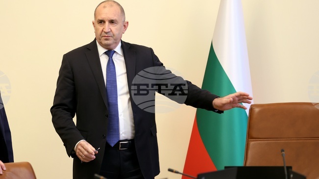 Няма да има масови уволнения, водещи до загуба на административен капацитет и до правни рискове, заяви министър-председателят