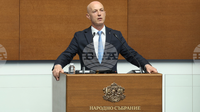 „Възраждане“ поиска в декларация от парламентарната трибуна погазването на законите и реда в България да бъде прекратено