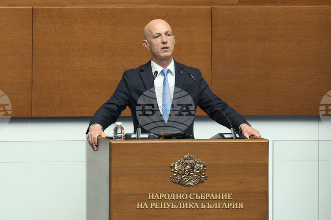 „Възраждане“ поиска в декларация от парламентарната трибуна погазването на законите и реда в България да бъде прекратено