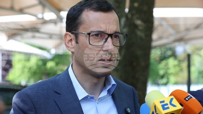 Започва принудително премахване на чадъри от автокъща в Борисовата градина, каза столичният кмет Васил Терзиев