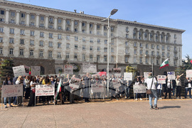 Застрахователна компания - протест
