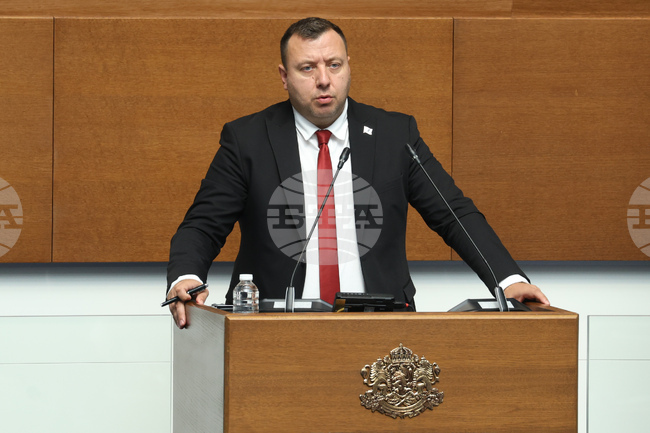 Vazrazhdane Deputy Floor Leader Says Parliamentary Rules Changes Aim to Turn National Assembly into Cabinet's Instrument
