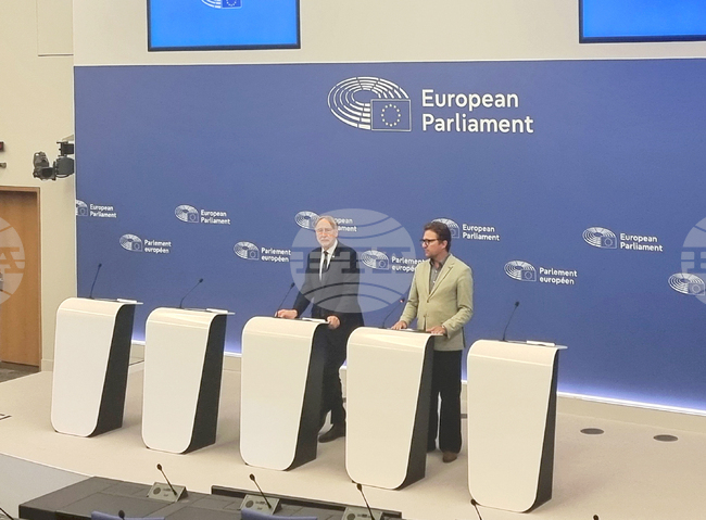 ЕС и САЩ направиха важна крачка към обновено търговско споразумение, заяви евродепутатът Бернд Ланге