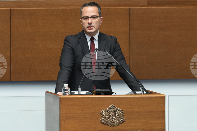 Vazrazhdane Warned of Difficulties due to Eurozone Entry, MP Recalls