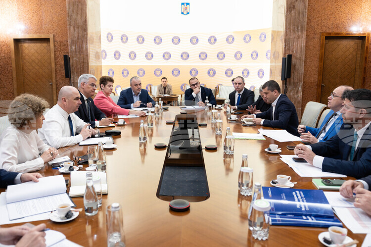 Romanian Cabinet Discusses Investment Projects in Education, Healthcare, Energy