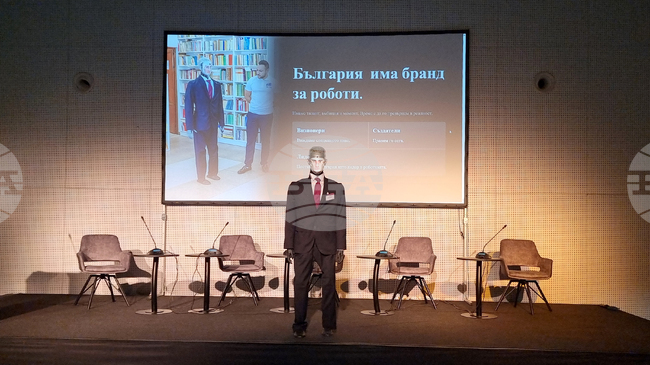 Аз не съм просто машина, която изпълнява команди, аз съм поглед към бъдещето, в което хора и роботи работят рамо до рамо, каза Робърт Роботът