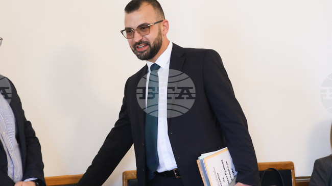 Не се пише отделен правилник за опозиция, каквито са ограниченията за тях, такива са за всички, коментира председателят на временната комисия по правилника на НС