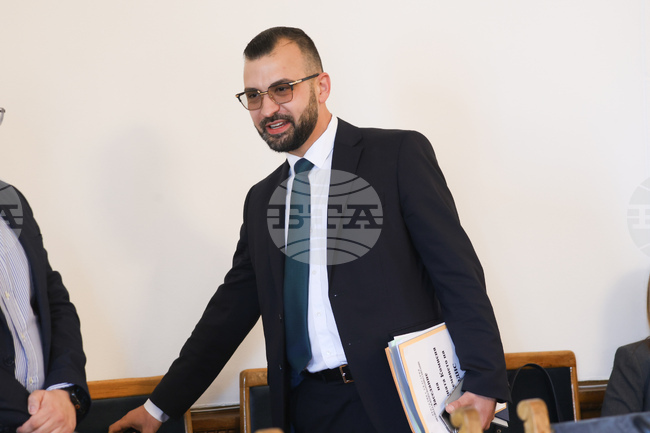 Не се пише отделен правилник за опозиция, каквито са ограниченията за тях, такива са за всички, коментира председателят на временната комисия по правилника на НС