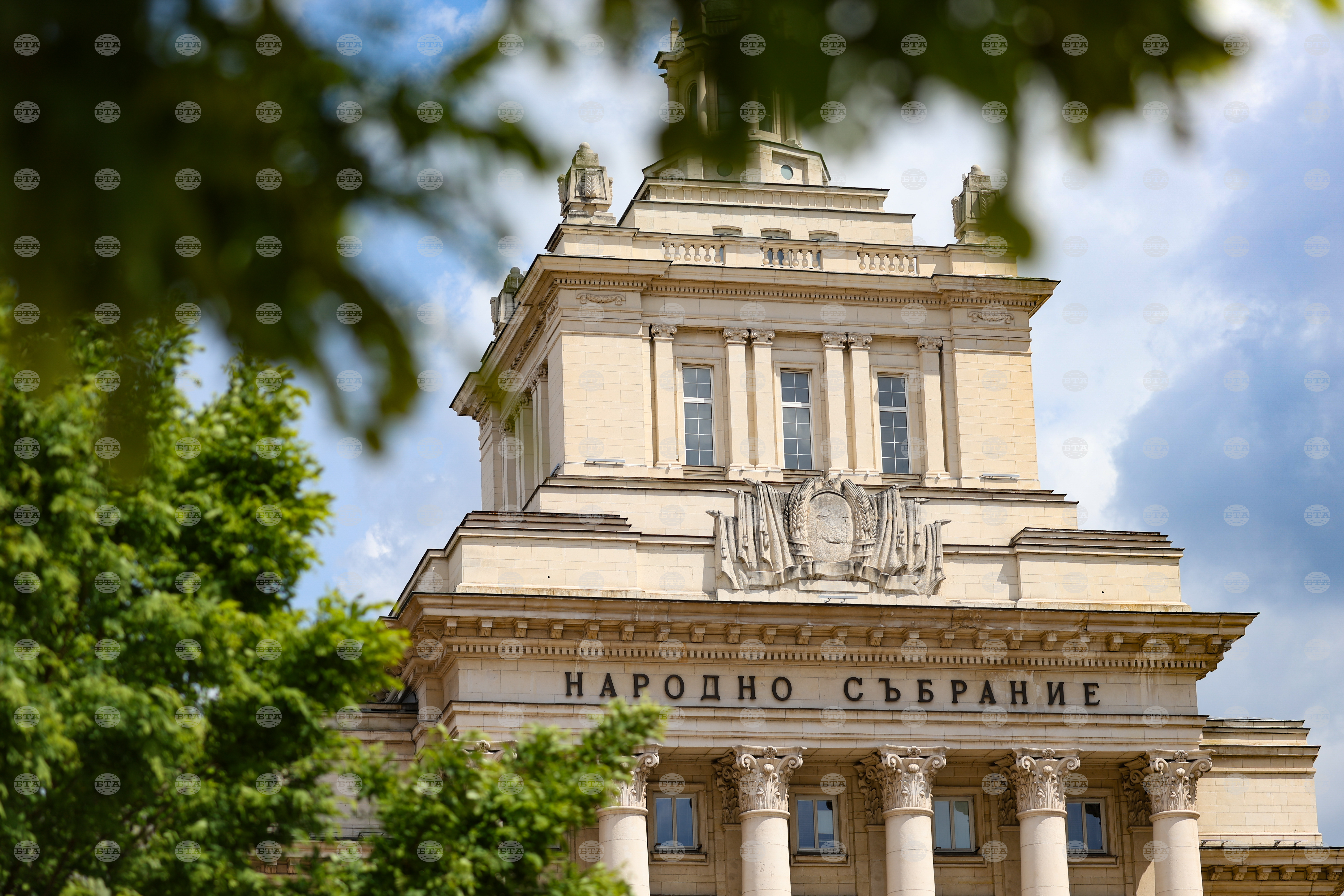 Комисията по бюджет и финанси в НС ще разгледа на първо четене днес законопроектите за държавния бюджет, бюджета на ДОО и на НЗОК за 2026 г.