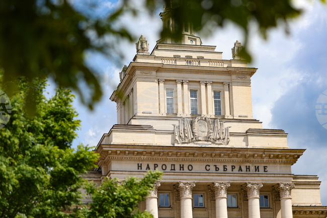 Комисията по бюджет и финанси в НС ще разгледа на първо четене днес законопроектите за държавния бюджет, бюджета на ДОО и на НЗОК за 2026 г.