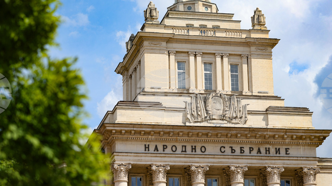 Проекторешения за предсрочно прекратяване на мандата на управителя и подуправителя на НЗОК са внесли от "Прогресивна България" в Народното събрание